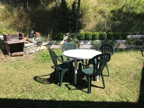 Outdoor dining - Studio with garden (Enchastrayes)