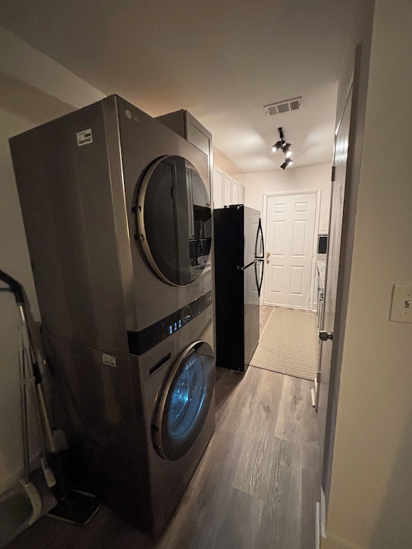 Interior - Charming 2 Bed @ the Heart of Atlanta (Atlanta)