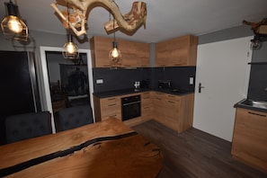 Fridge, oven, stovetop, dishwasher - Vacation apartment Odwenwaldwellness (Wilhelmsfeld)