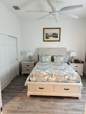 2 bedrooms, travel cot, free WiFi, bed sheets