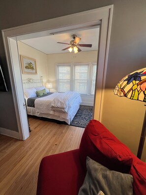 2 bedrooms, desk, iron/ironing board, WiFi