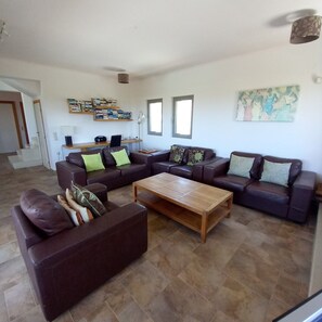 TV, fireplace, DVD player, books - 5-bedroom villa with heated pool, sea and mountain views, 5 minutes from the center of town (Makry Gialos)