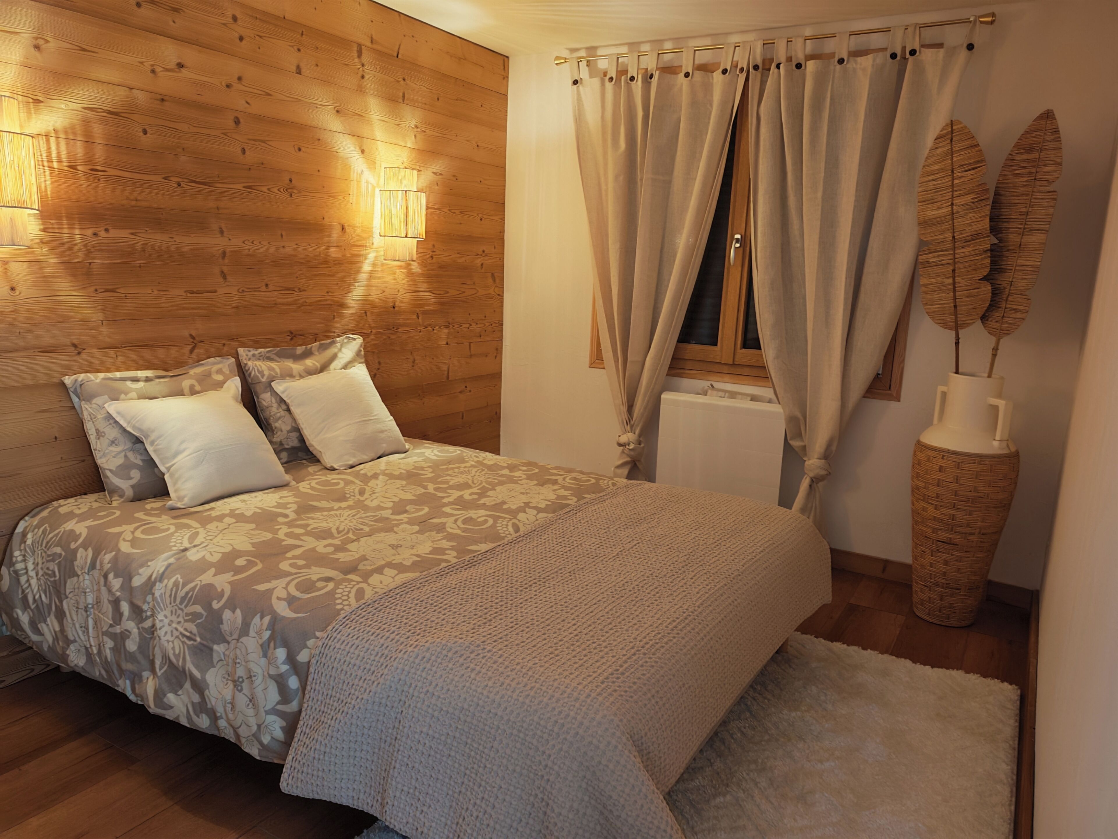 4 habitaciones, tabla de planchar con plancha, wifi y ropa de cama 