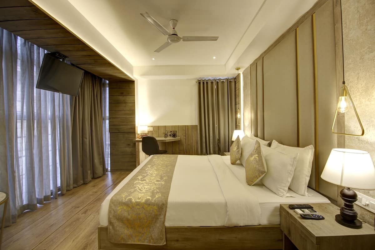 Presidential Suite, City View | 1 bedroom, desk, laptop workspace, free WiFi