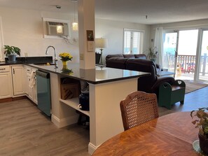 Interior - Quiet, spacious renovated 2 bd, 2 bath condo with stunning ocean views (Hampton)