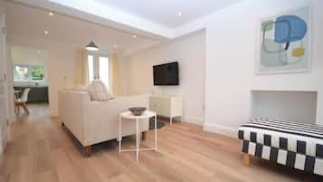 3 bedrooms, iron/ironing board, travel crib, WiFi