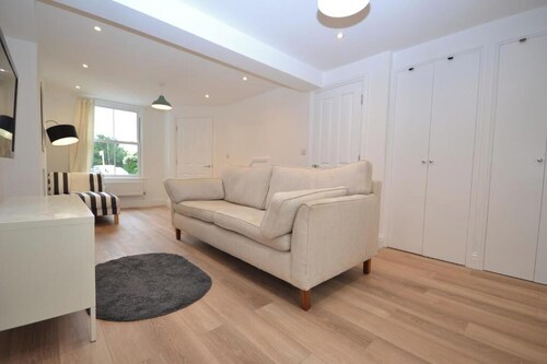 Freshly refurbished, peaceful Victorian house