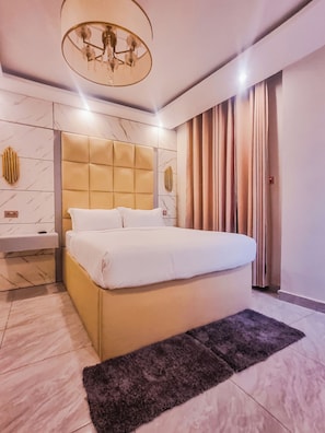 1 bedroom, in-room safe, iron/ironing board, WiFi - Platinum Lux 1- Bedroom Unit @ The O's Apartments (Takoradi)