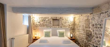 4 habitaciones, tabla de planchar con plancha, cuna de viaje y wifi