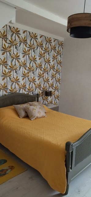 3 bedrooms, iron/ironing board, bed sheets