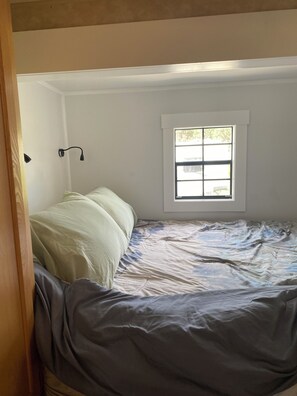 WiFi, bed sheets