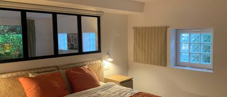 2 makuuhuonetta, silitysrauta/-lauta, Wi-Fi, vuodevaatteet