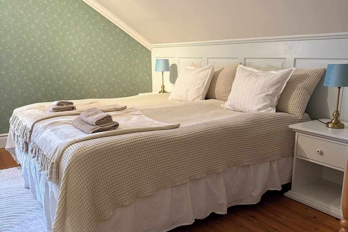 Wifi gratis, decoración personalizada y muebles diferentes 