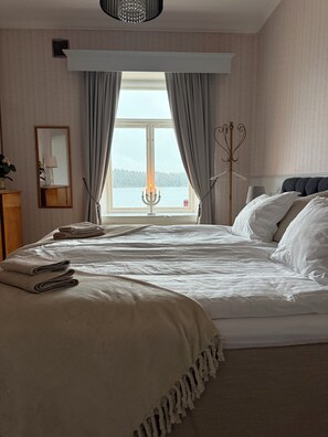 Chambre Double Lune de Miel, 1 trĂšs grand lit, vue lac | Wi-Fi gratuit, draps fournis