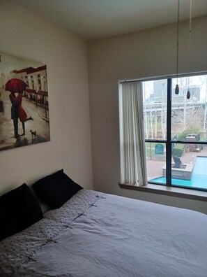 2 bedrooms, in-room safe, desk, travel cot
