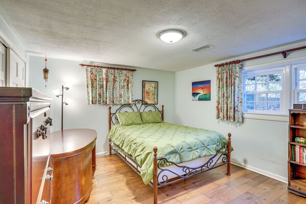 1 dormitorio, escritorio, tabla de planchar con plancha y wifi