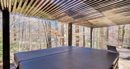 Tranquil 1-bed apt sleeps 4 overlooking Indian Creek Gorge w/ WiFi, AC & hot tub