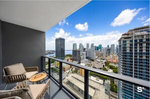 Balcony - Skyline Chic Downtown Studio Getaway (Miami)