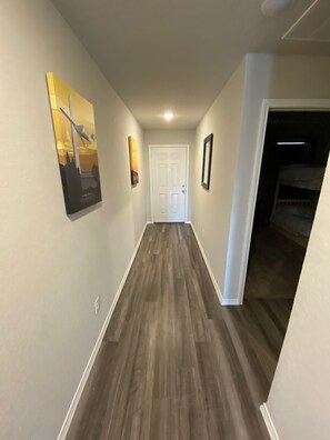 3 habitaciones, tabla de planchar con plancha, wifi y ropa de cama