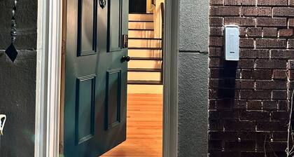 Charming Edgewater Townhome | Steps to Lake Michigan & CTA | Backyard + Fire Pit