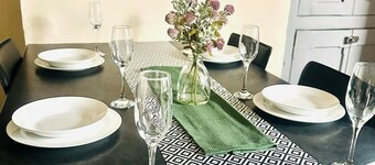 3-bedroom St faith street Lincoln location+comfort+FREE parking for 2 cars