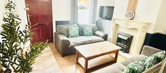 3-bedroom St faith street Lincoln location+comfort+FREE parking for 2 cars