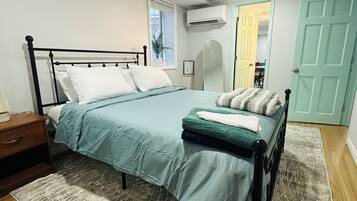 2 slaapkamers, een strijkplank/strijkijzer, gratis wifi, beddengoed