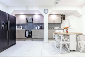 Private kitchen - Independent apartment with patio (London)