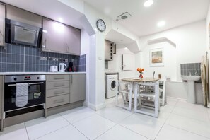 Private kitchen - Independent apartment with patio (London)