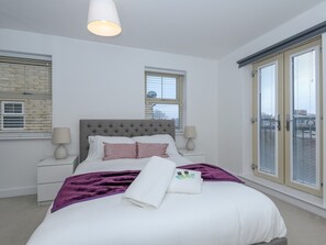 3 bedrooms, iron/ironing board, free WiFi, bed sheets