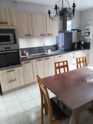 ميكروويف، فرن، موقد طهي مسطح، غسالة أطباق