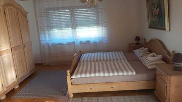 2 bedrooms, iron/ironing board, travel cot, WiFi