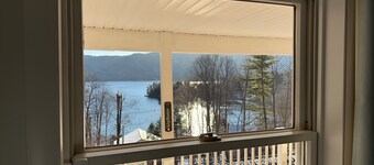 Vacation Home with 8 beds & fast WiFi with view of the Adirondacks & Lake George