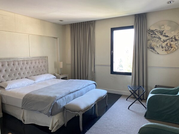 11 chambres, bureau, Wi-Fi gratuit, draps fournis