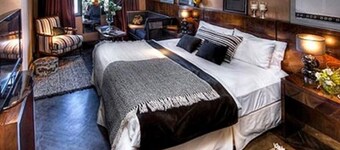 Design Villa in Trendy Neighborhood