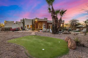 Property grounds - Relaxing 3BR Haven w/ Pool & BBQ for Family Time (Mesa)