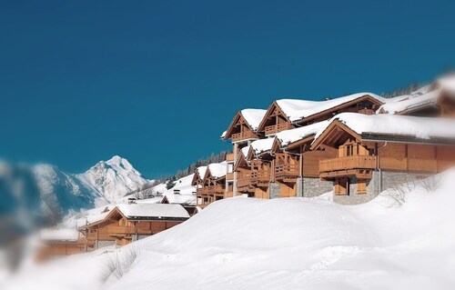 Charming semi-detached chalet 6/8 pers Valmeinier 1800 - at the foot of the slopes - sauna.