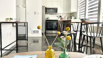 Fridge, microwave, oven, cookware/dishes/utensils