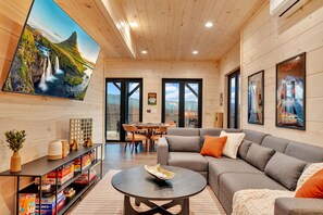 Smart TV, chimenea y videojuegos 