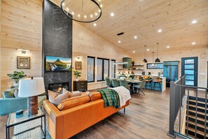 Smart TV, chimenea y videojuegos 