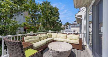 Beautiful North Beach Home! Private pool! Outdoor recreation area! 12 guests!