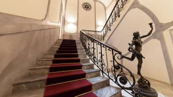 Soundproofing, free WiFi