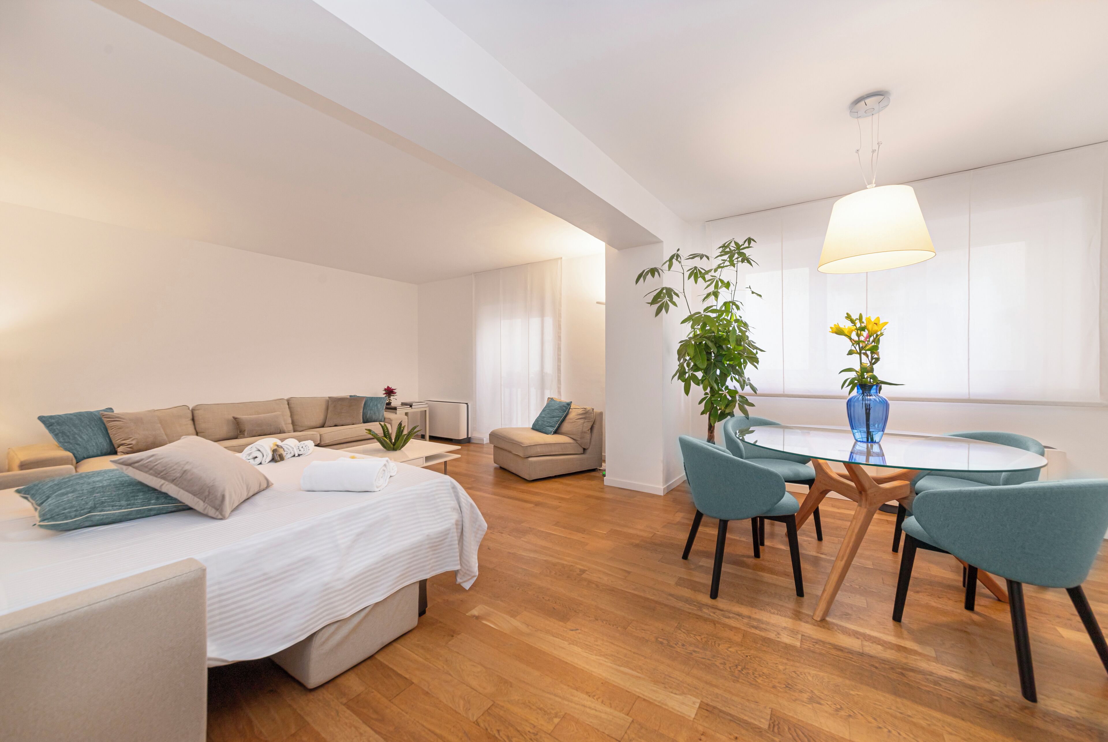 Una televisión de pantalla plana