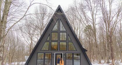Cozy Modern A-Frame with Hot tub, Fireplace, soak tub & Games