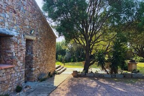 المنطقة المحيطة بالمنشأة