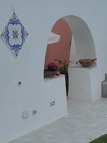 On the Chiaia Beach in Procida the intriguing "Whisper of the Mimant."