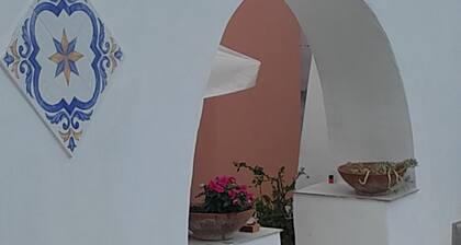 On the Chiaia Beach in Procida the intriguing "Whisper of the Mimant."