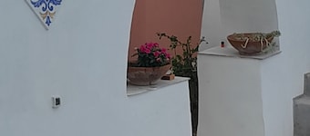 On the Chiaia Beach in Procida the intriguing "Whisper of the Mimant."