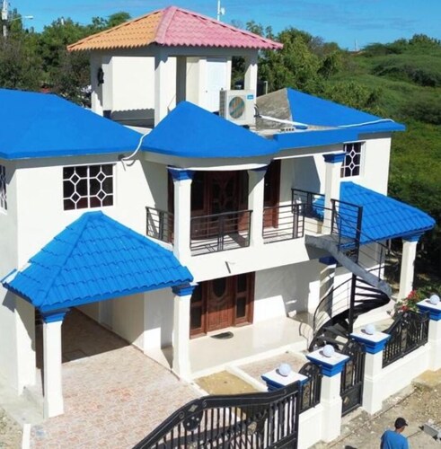A fully equipped modern house 10 minutes from the beach of buen hombre.