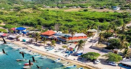 A fully equipped modern house 10 minutes from the beach of buen hombre.